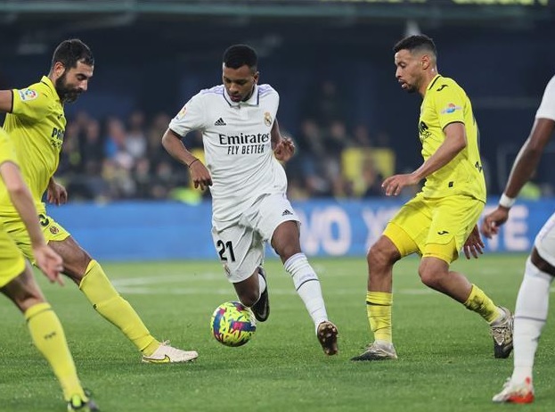 فياريال يُلحق بريال مدريد خسارته الاولى في الليغا