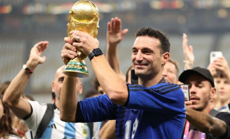 سكالوني افضل مدرب والركراكي ثالثاً.. اليكم التفاصيل