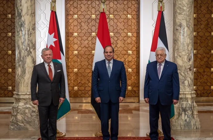 القمة المصرية الفلسطينية الأردنية تؤكد على “حل الدولتين”