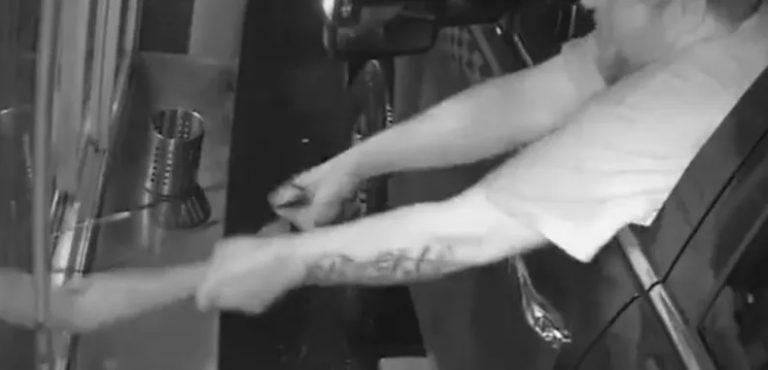 طلب كوب قهوة من أجل ارتكاب “جريمة مروعة”.. اليكم ما حصل!(فيديو)