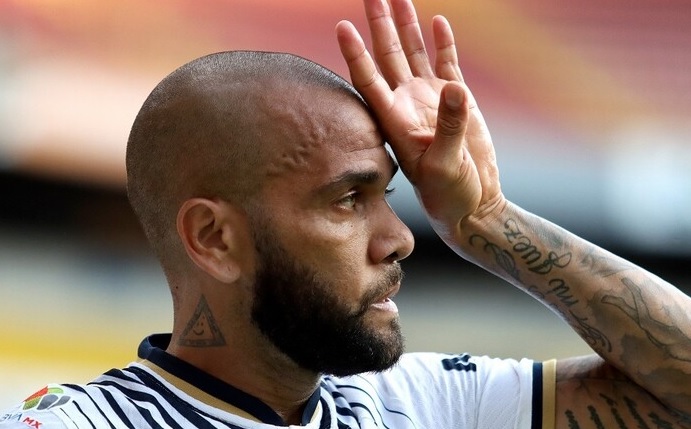 بسبب “الاعتداء الجنسي”.. نادي مكسيكي بفسخ عقده مع داني الفيس