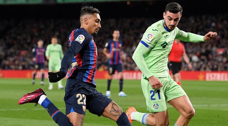 بصعوبة بالغة برشلونة يمر من قطوع خيتافي