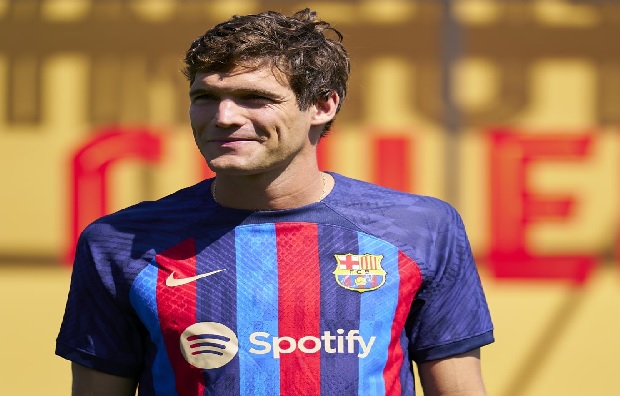 برشلونة يمدد عقد ألونسو حتى 2024