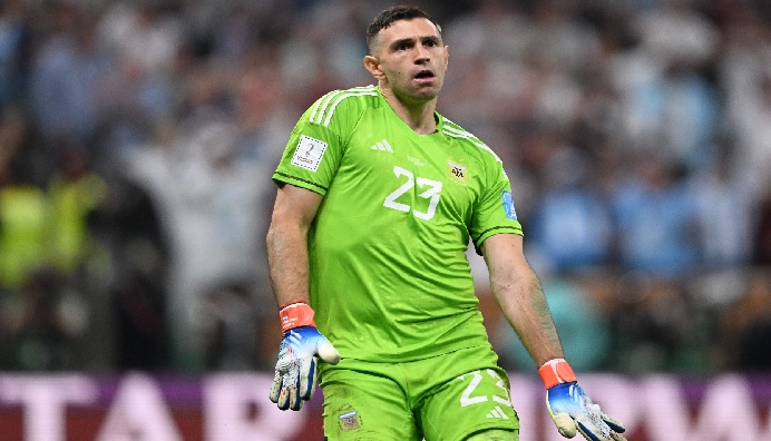 سلوك مارتينيز الغريب في المونديال يدفع فيفا لتعديل قوانينه