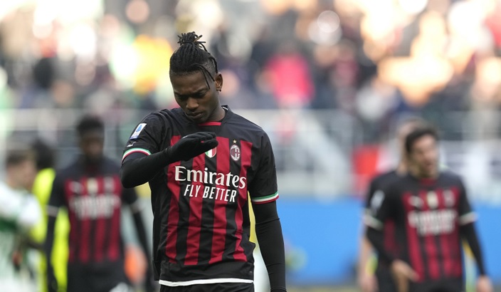 ساسولو يُذل ميلان بخماسية ويُزيد من متاعبه