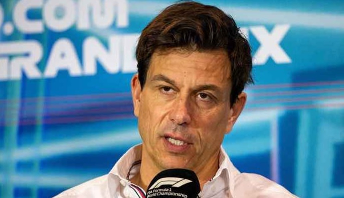 وولف يُشيد بلياقة هاميلتون البدنية