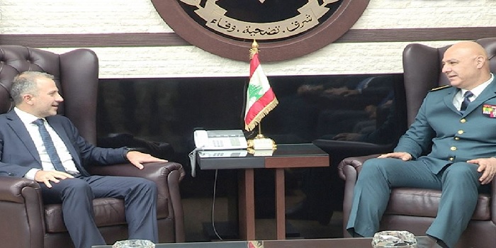 باسيل يشكّك بـ”ذمّة” قائد الجيش ويهدّد “حزب الله” بآخر “خرطوشة”!