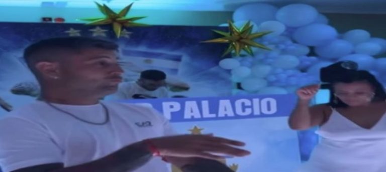 إميليانو مارتينيز يواصل احتفالاته بفوزه بكأس العالم