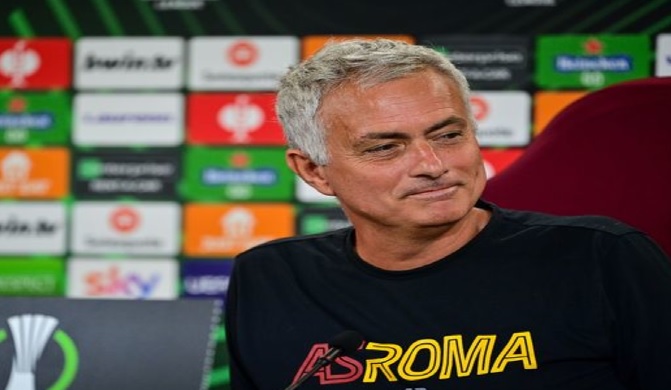 مخرج بريطاني شهير: دور الشرير يُليق بمورينيو في سلسلة جايمس بوند