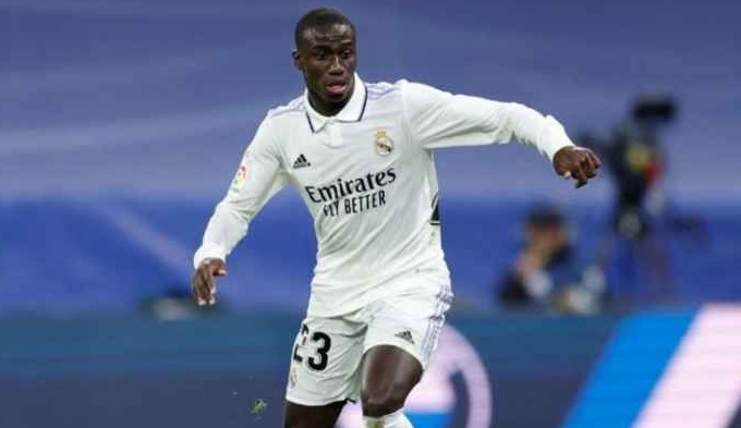 ضربة لريال مدريد..غياب ميندي شهرين