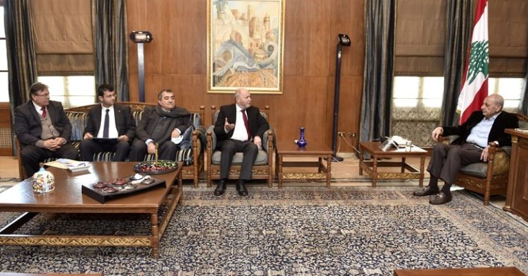 بري تابع أزمة الأدوية مع نقيب الصيادلة