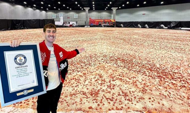 رقم قياسي جديد لأكبر بيتزا في العالم.. كم بلغت مساحتها؟