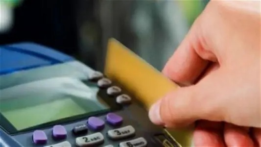 السوبر ماركت تتوقف عن قبول البطاقات المصرفية