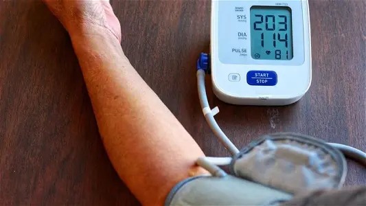 كيف نخفض ضغط الدم المرتفع؟