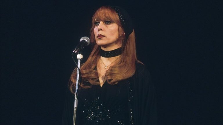 صورة نادرة لفيروز وزياد من عام 1956