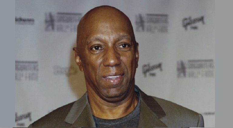 وفاة المغني الأميركي باريت سترونغ