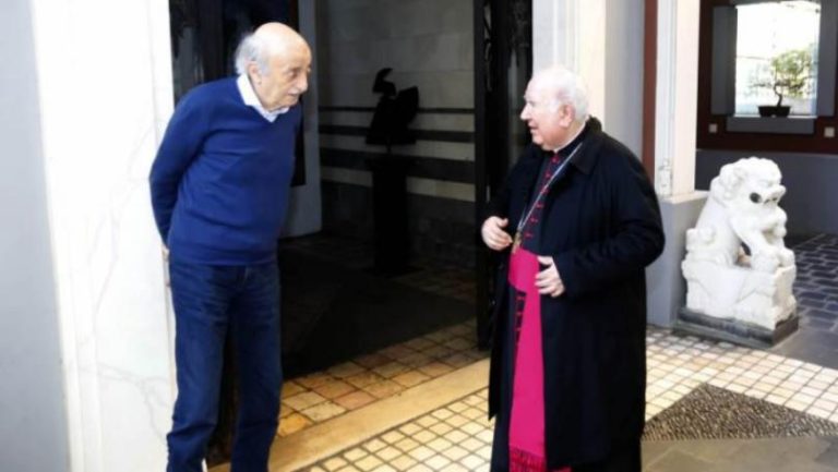 جنبلاط يلتقي المطران مطر