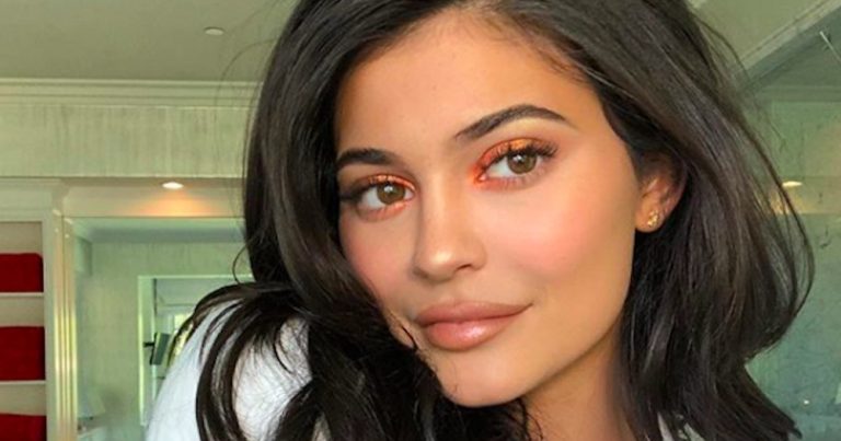 كايلي جينز تكشف عن إسم إبنها