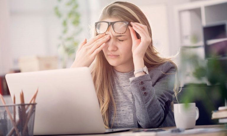 لمن يعملون على أجهزة الكومبيوتر.. إحذروا هذا المرض