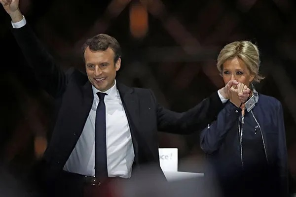 “ماكرون.. يجب أن لا تتزوج معلمتك”!