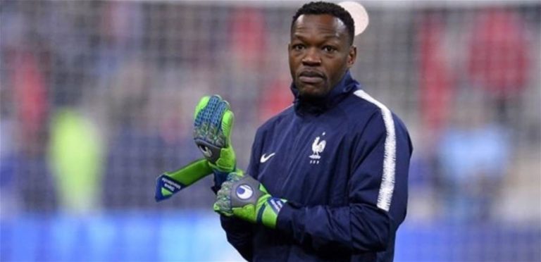 حارس المرمى الفرنسي مانداندا يعتزل اللعب دوليا