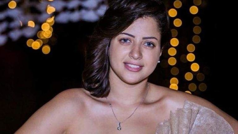 منى فاروق تخضع لعملية جراحية.. ماذا قالت لجمهورها؟