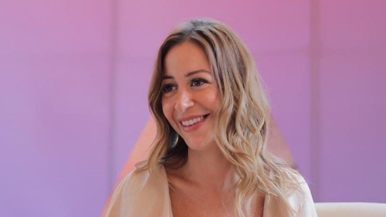 شائعة عن زواج منة شلبي..وإعلامية تكشف الحقيقة