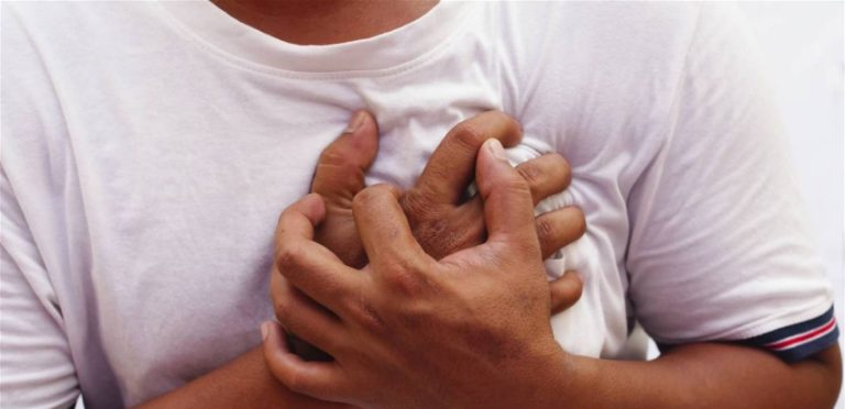 أعراض تؤكد إحتمال الإصابة بنوبة قلبية.. كيف يمكن تجنبها؟