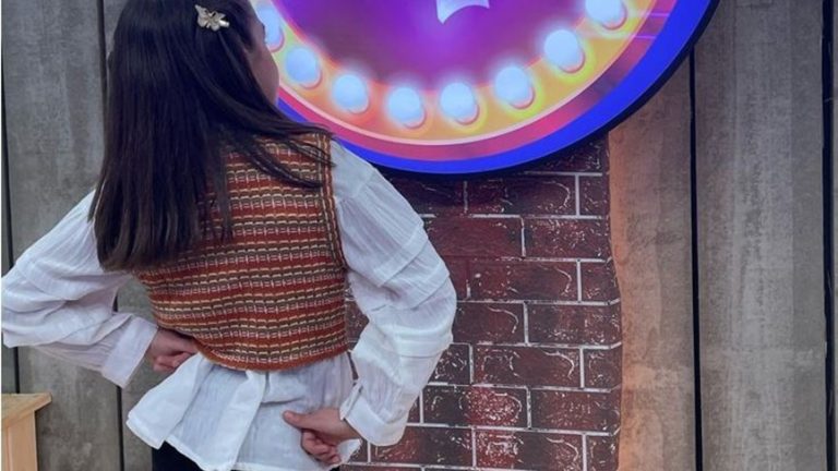 بالفيديو.. طفلة لبنانية تلفت الأنظار في برنامج “اغنيلك”