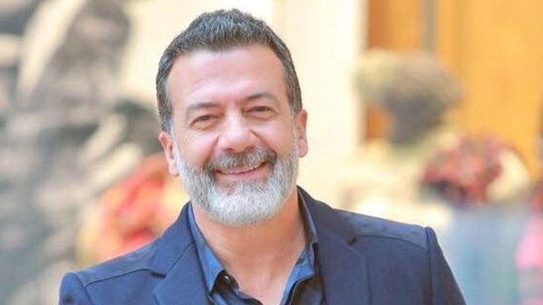 طوني بارود يغادر لبنان نهائيا.. ولحظات مؤثرة في وداع إبنته