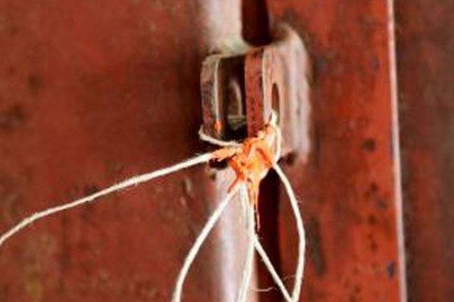 ختم “سوبر ماركت” بالشمع الاحمر ومحاضر ضبط بحق مخالفين