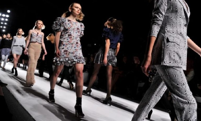 ممتلكات أيقونة الموضة تباع في المزاد… والرقم “صادم”!