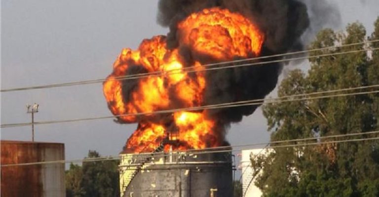 بالفيديو: حريق بأكبر منشأة نفط في المكسيك