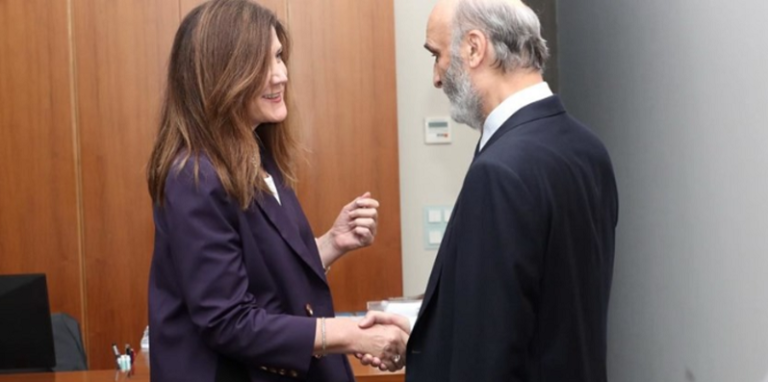 ساعة ونصف الساعة بين السفيرة الاميركية وجعجع