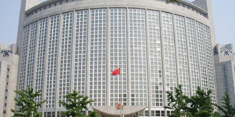 الصين تنقذ 22 دولة من الانهيار المالي