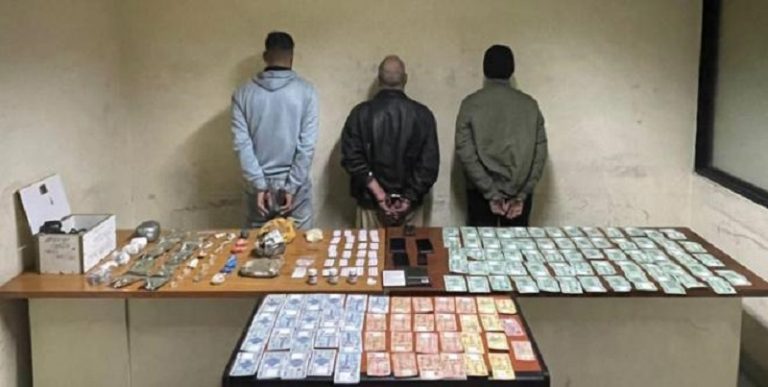 توقيف مروج مخدرات واثنين من زبائنه في الأوزاعي