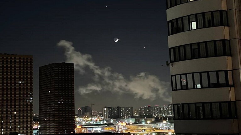 بالصور: ظاهرة فلكية نادرة.. رؤية 3 كواكب في وقت واحد