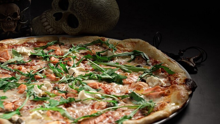 مطاعم بريطانيا تستثني الطماطم من وصفات البيتزا.. ما السبب؟