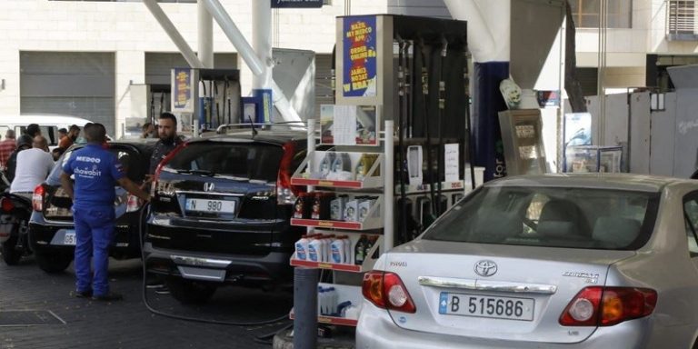 الرسوم على السيارات والمحروقات: 75% نقداً و25% بموجب شيك مصرفي