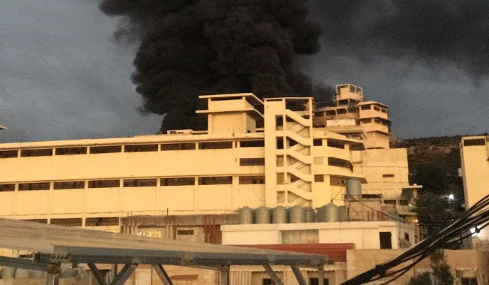 حالة وفاة و5 اختناق بحريق معمل “كونكورد”