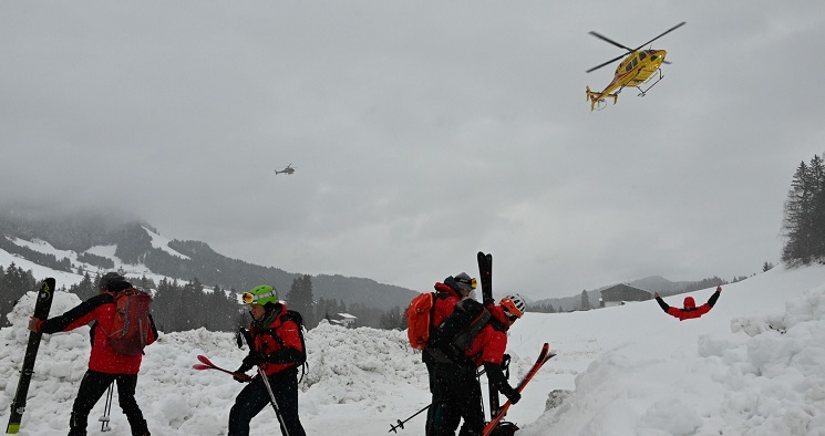انهيارات ثلجية في النمسا وسويسرا