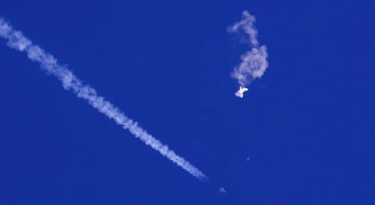 الولايات المتحدة تُسقط “جسماً حلّق على علو مرتفع” فوق ألاسكا