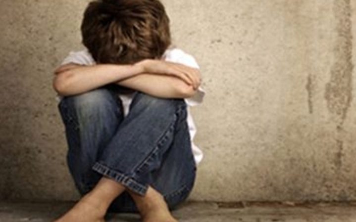 تحرير طفلين تعرّضا للتعنيف من قبل والدهما وزوجته