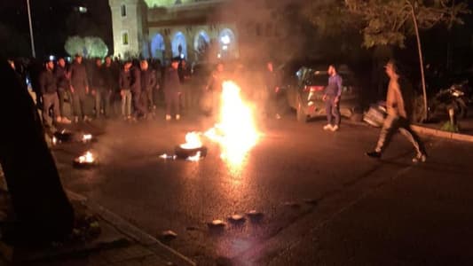 قطع طريق واعتصام امام وزارة الداخلية في الصنائع