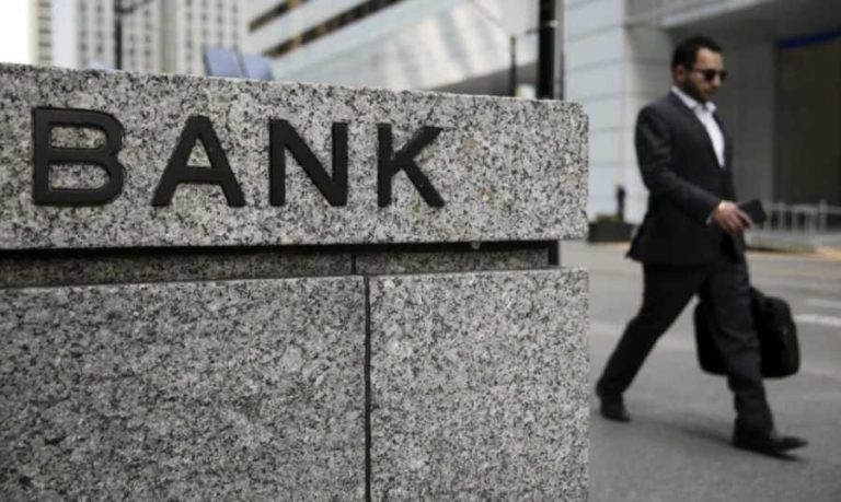 هل تفك المصارف إضرابها؟