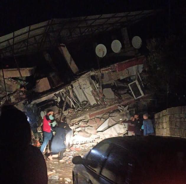 انهيار منزل في لبنان اثر الهزة الارضية