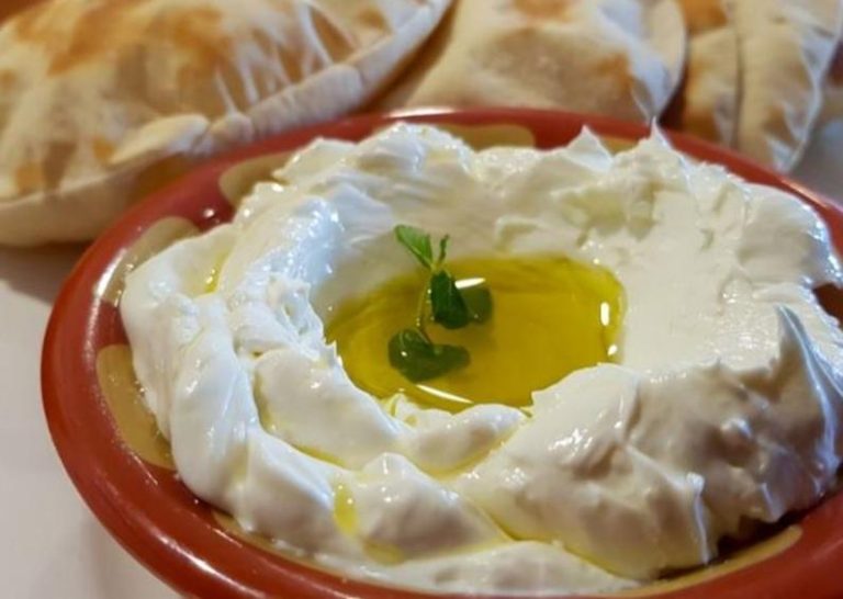 لبنة ببودرة الطبشور تباع في طرابلس