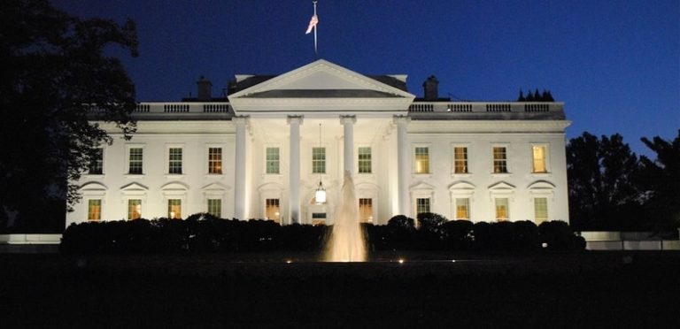 البيت الأبيض: مستعدون لتقديم المساعدة لضحايا الزلزال