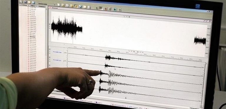 خلال 10 دقائق..  هزتان أرضيتان تضربان صيدا