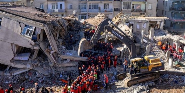 إنقاذ مواطن لبناني وطفله في تركيا